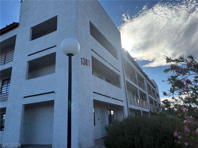 1381 E University Ave APT 207