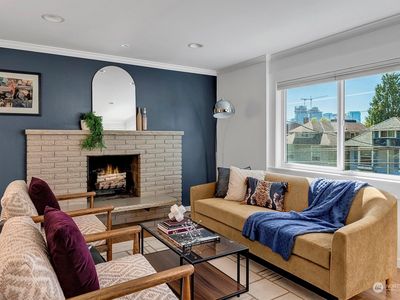 705 E Republican Street UNIT 204