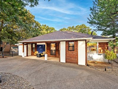 153 Bridlepath Dr