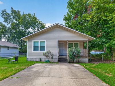 6010 Woodview Dr