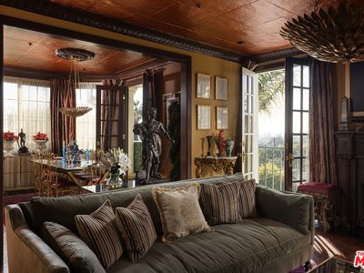 960 N Doheny Dr APT 306