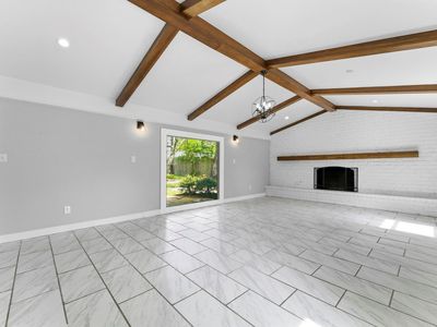 206 W North Hill Dr