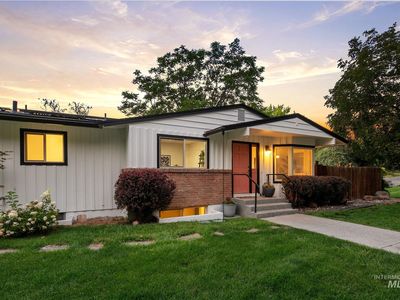 820 N Argyll Dr