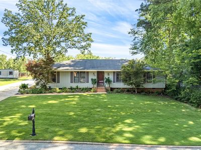 809 N Hills Dr