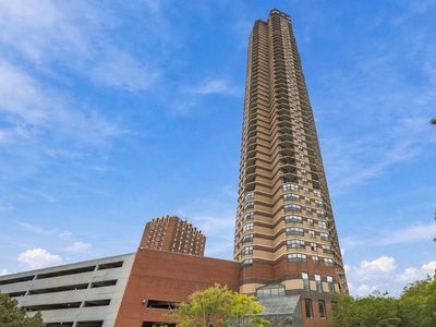 3660 N Lake Shore Dr APT 4110