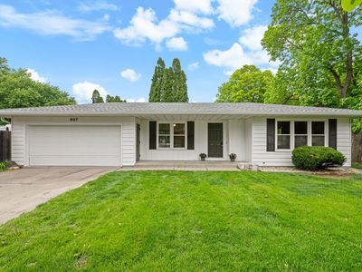 Property at 907 Colony Dr, Davenport, IA