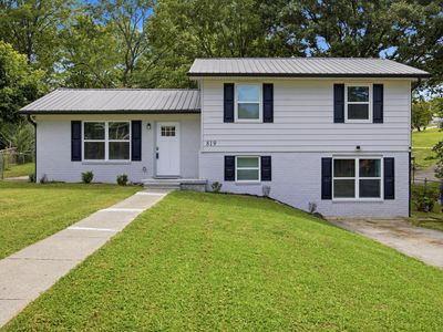 819 Scenic Dr SE