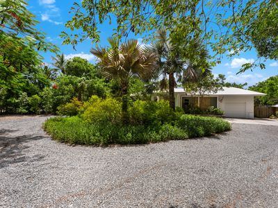 120 Coco Plum Rd S