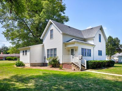 212 NE Elm St