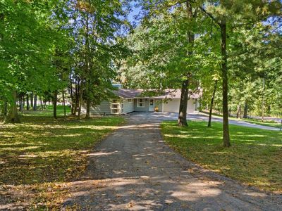 W271S3599 Oak Knoll DRIVE