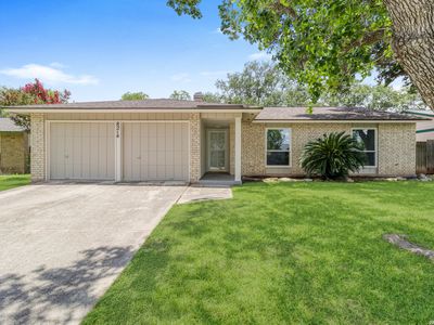 8214 Meadow Forest St.
