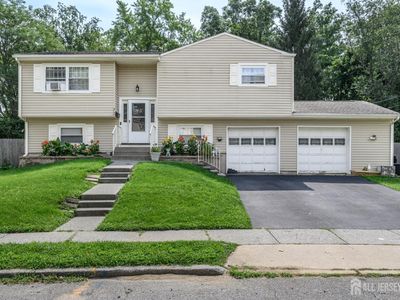 Property at 72 Lawrence Dr, Hackettstown, NJ