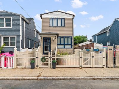18 Gotham Ave