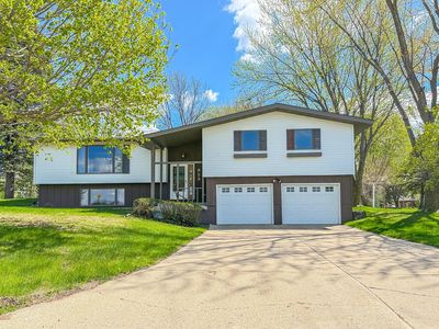 923 Summit Dr