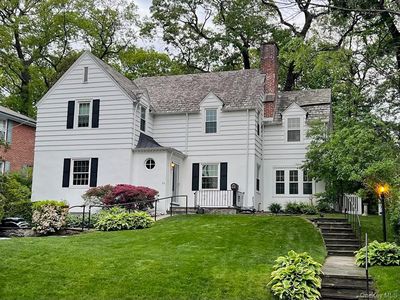 83 Parkway W