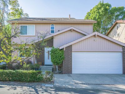 Property at 4245 Alhama Dr, Woodland Hills, CA