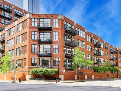 333 W Hubbard St APT 617