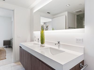 401 N Birch Road #916