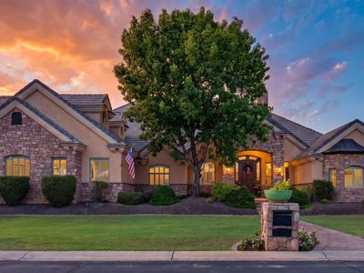 2918 E WATERMAN Way