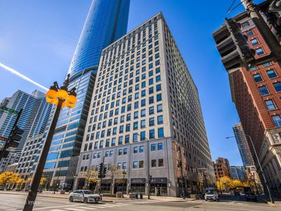 910 S Michigan Ave APT 1811