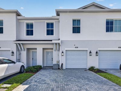 Property at 608 NE WATERS EDGE Lane, Port Saint Lucie, FL