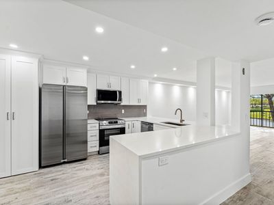 7192 Huntington Lane #208