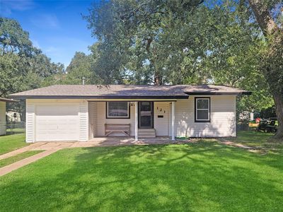 121 Wisteria St
