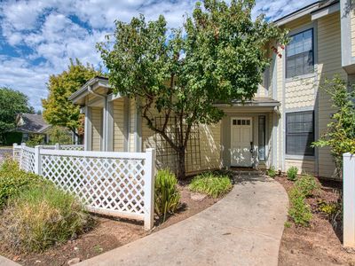 Property at 955 E Foxhill Dr, Fresno, CA