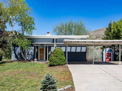 3331 E Larchmont Dr S