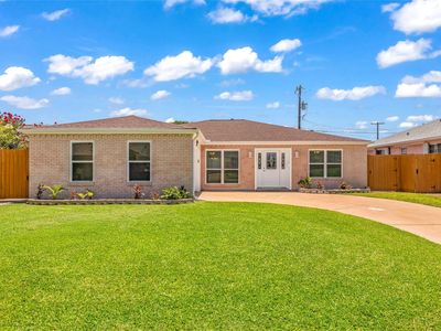 5611 Palm Cir