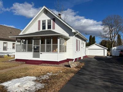 727 Churchill STREET