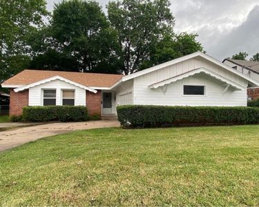 1212 N Grant Dr
