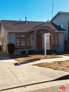 2418 Exposition Pl