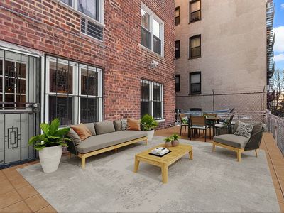 400 E 17th St APT 210