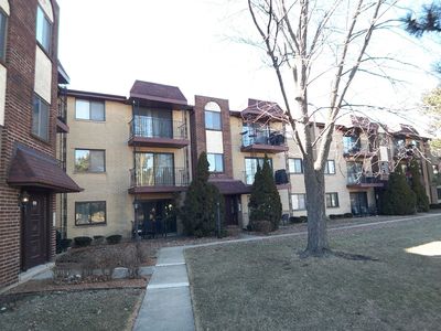 139 E Grand Ave APT 1B