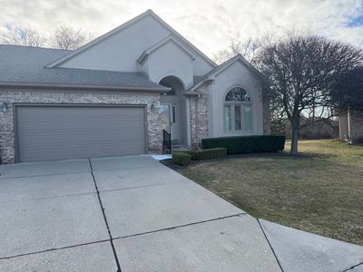 52702 Hunters Pointe Ct
