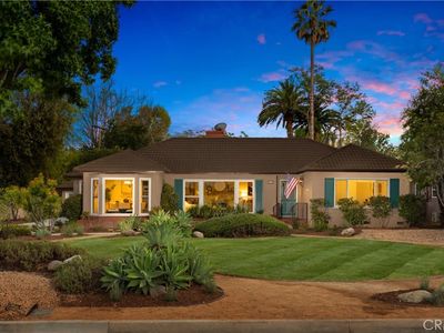 166 W Las Flores Ave