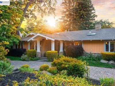 250 La Serena Ave
