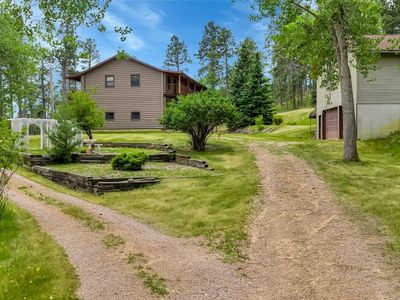 8205 Red Deer Rd
