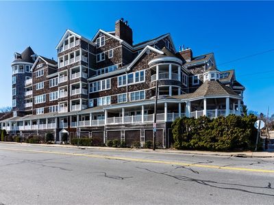 53 Conanicus Ave APT 1D