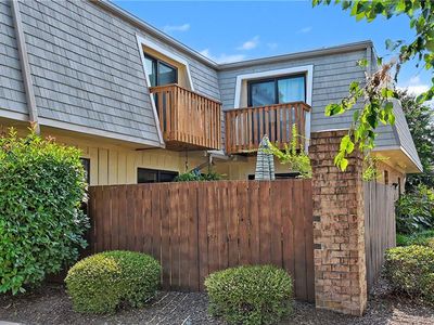 1001 Lands End Way