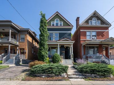 1612 Dexter Ave