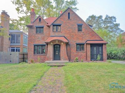 2516 Kenwood Blvd