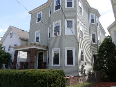 689 Broadway