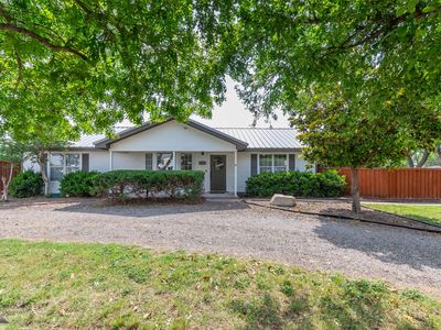 1070 Larned Ln