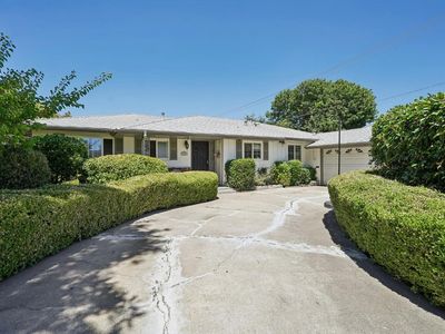 507 E Benjamin Holt Dr