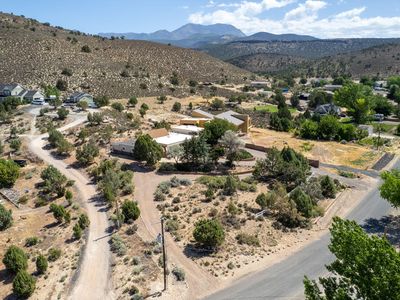 1122 W Diamond Valley Dr