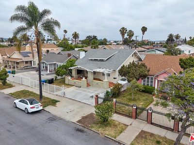136 N Serrano Ave