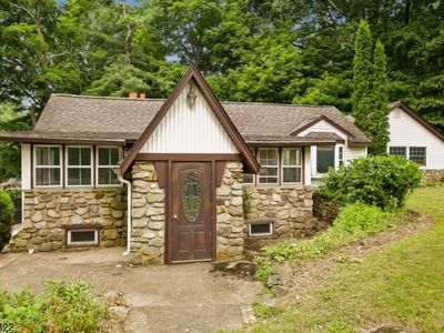 211 Wawayanda Rd