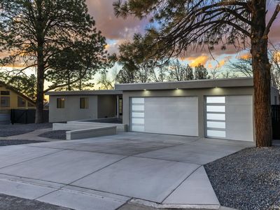 811 Lamp Post Cir SE